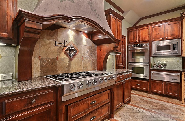 ocala-luxury-homes-kitchen-cabinet-finishing